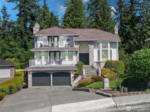 1621 Edgemoor Ln, Everett, WA, 98203-1672 | Card Image