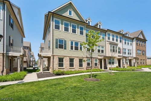 10 Cortland Ct, Livingston, NJ, 07039-5711 | Card Image
