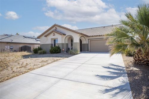 43826 Countryside Dr, Lancaster, CA, 93536-6348 | Card Image