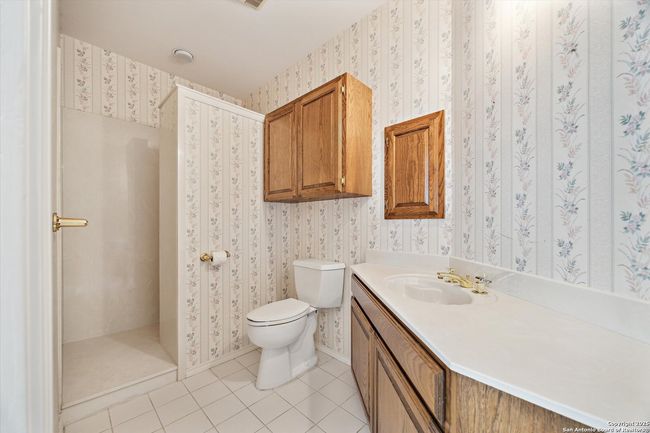 640 Woodlake Dr, House other with 5 bedrooms, 5 bathrooms and null parking in Mcqueeney TX | Image 31