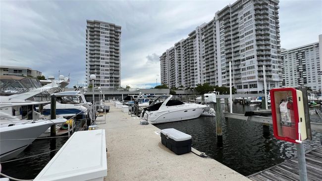 APT-1501 - 18071 Biscayne Blvd, Condo with 2 bedrooms, 2 bathrooms and null parking in Aventura FL | Image 36