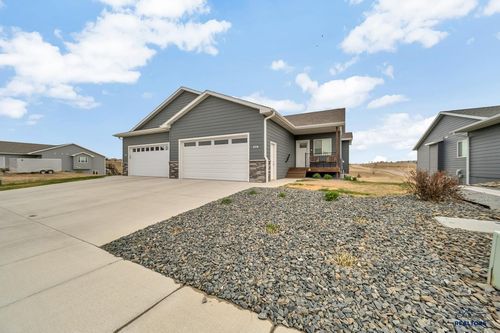 636 Copperfield Dr, Rapid City, SD, 57703-4814 | Card Image