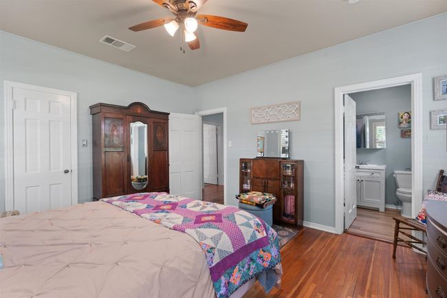 1922 W Lake Dr, House other with 3 bedrooms, 2 bathrooms and 6 parking in Taylor TX | Image 21