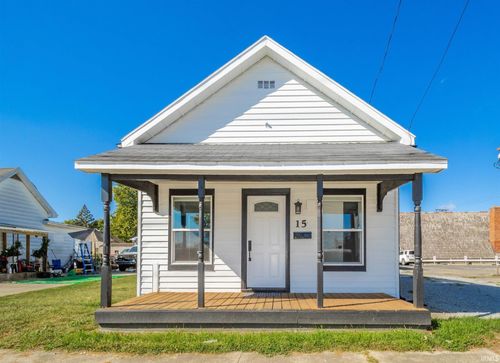 15 S Washington St, Chesterfield, IN, 46017-1603 | Card Image