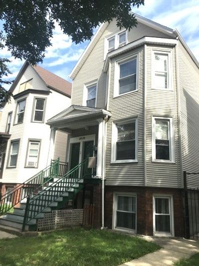 2929 N Springfield Avenue, Home with 6 bedrooms, 3 bathrooms and 2 parking in Chicago IL | Image 2