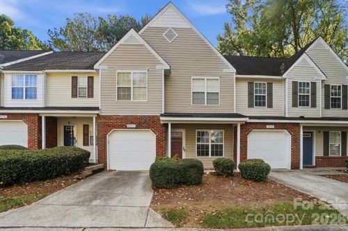 2034 University Heights Ln, Charlotte, NC, 28213-4071 | Card Image
