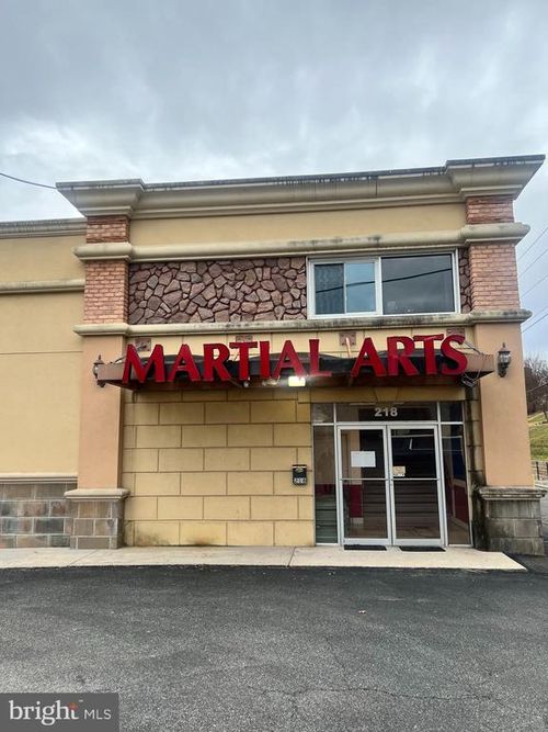 218 W Glebe Rd, Alexandria, VA, 22305-2301 | Card Image