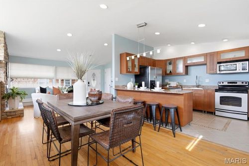 7827 Milan Ave, University City, MO, 63130-1251 | Card Image