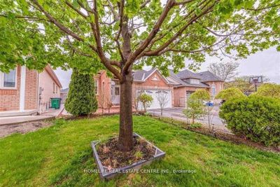 3 Orchid Dr, House other with 3 bedrooms, 4 bathrooms and 6 parking in Brampton ON | Image 2