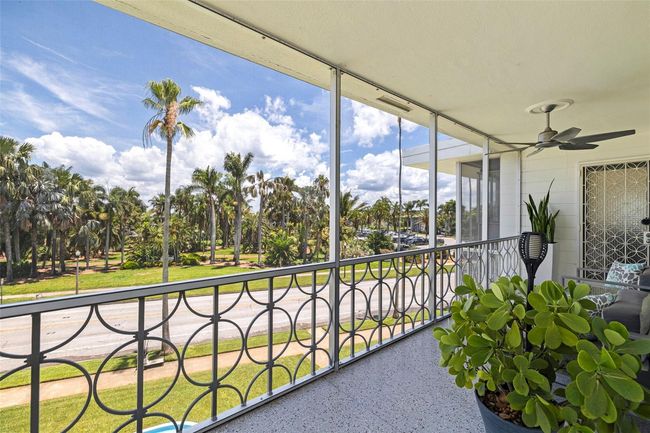 UNIT-6 - 1060 N Shore Dr Ne, Condo with 2 bedrooms, 2 bathrooms and null parking in ST PETERSBURG FL | Image 27