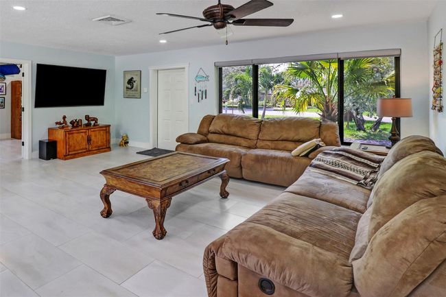 2141 Ne 49 Th St, House other with 3 bedrooms, 2 bathrooms and null parking in Lighthouse Point FL | Image 4