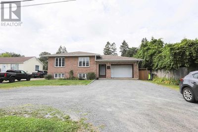 709 Goulais Ave, Home with 4 bedrooms, 2 bathrooms and null parking in Sault Ste. Marie ON | Image 3