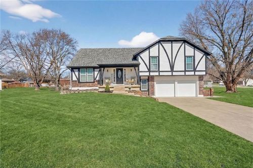 5660 Meadow Heights Dr, Shawnee, KS, 66226-2961 | Card Image