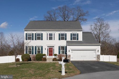 18 Summer Grove Dr, KEARNEYSVILLE, WV, 25430-2900 | Card Image