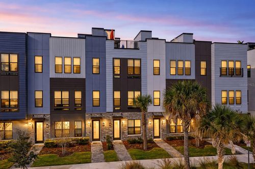 2038 Packing District Way, ORLANDO, FL, 32804-4711 | Card Image