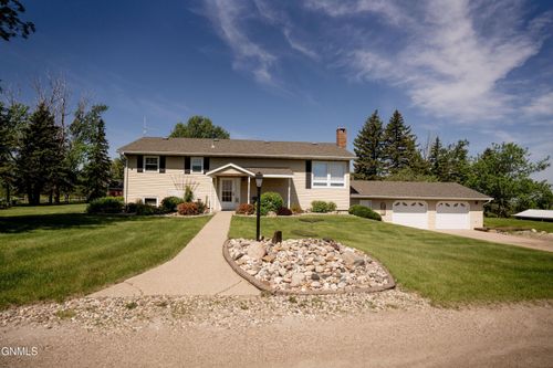 3789 86th Avenue Se, Jamestown, ND, 58401 | Card Image