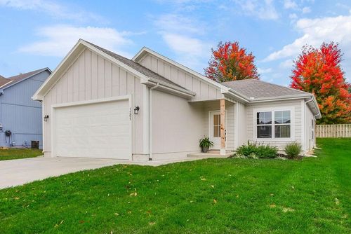 1205 N 4th St E, Louisburg, KS, 66053-6462 | Card Image