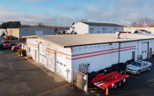 15 King Spring Rd, Windsor Locks, CT, 06096-1136 | Card Image