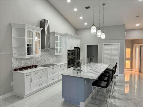 652-652 Palm Aire Dr, Pompano Beach, FL, 33069-5549 | Card Image