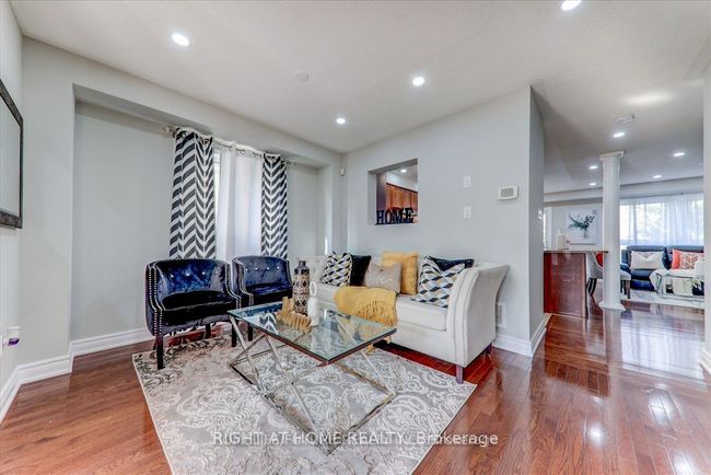 5 Hollier Dr, House attached with 3 bedrooms, 3 bathrooms and 1 parking in Ajax ON | Image 4