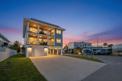 2518 Avenue B, BRADENTON BEACH, FL, 34217-2226 | Card Image