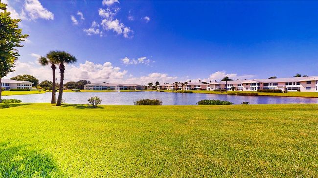 402 Grove Isle Cir, Condo with 2 bedrooms, 2 bathrooms and null parking in Vero Beach FL | Image 6
