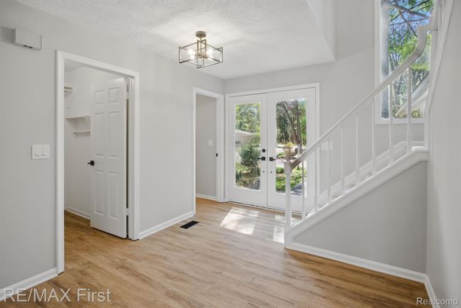 6620 Red Cedar Ln, Condo with 3 bedrooms, 3 bathrooms and null parking in West Bloomfield MI | Image 9