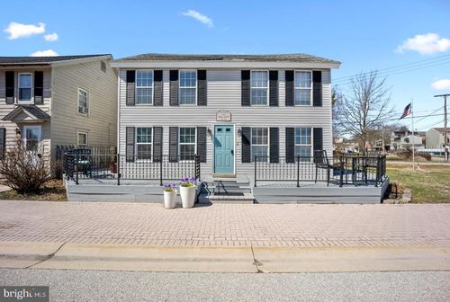 124 Canal St, DELAWARE CITY, DE, 19706-8750 | Card Image