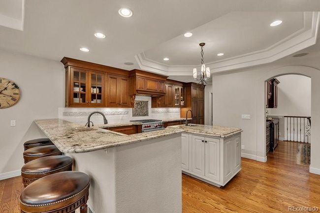Kitchen Bar | Image 14