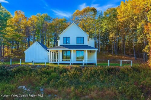 720 Sunny Hill Rd, Greenville, NY, 12083-4420 | Card Image