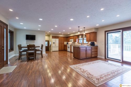 10919 N 69th St, Omaha, NE, 68152-1433 | Card Image