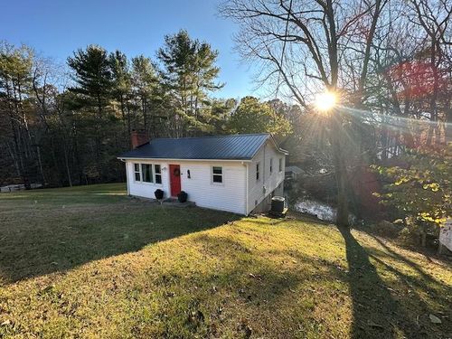 6595 Owens Rd, Radford, VA, 24141-8303 | Card Image