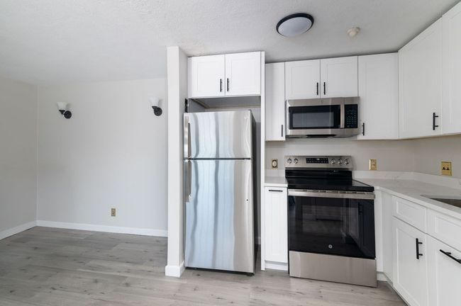 UNIT-10 - 1 Tara Dr, Condo with 1 bedrooms, 1 bathrooms and 1 parking in Weymouth MA | Image 9