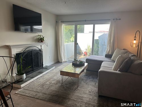 10-10 Sugar Maple Ln, Ridgefield, CT, 06877-3348 | Card Image