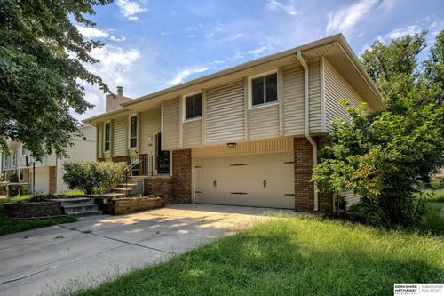 1218 Patricia Dr, Papillion, NE, 68046-4759 | Card Image