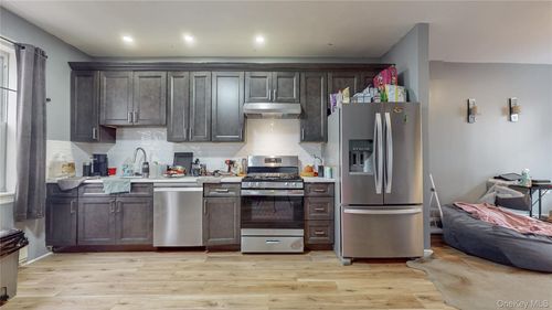 82 Moquette Row N, Yonkers, NY, 10703-2803 | Card Image