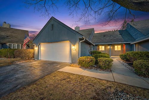 10327 N Savannah Ct, Mequon, WI, 53092-5417 | Card Image