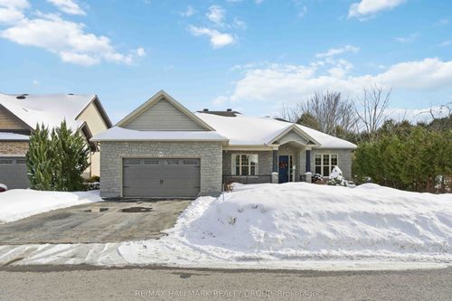 84 Chanonhouse Dr, Richmond, ON, K0A2Z0 | Card Image