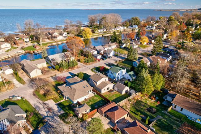 246 Lagoon Beach Dr, House other with 3 bedrooms, 2 bathrooms and null parking in Bay City MI | Image 4
