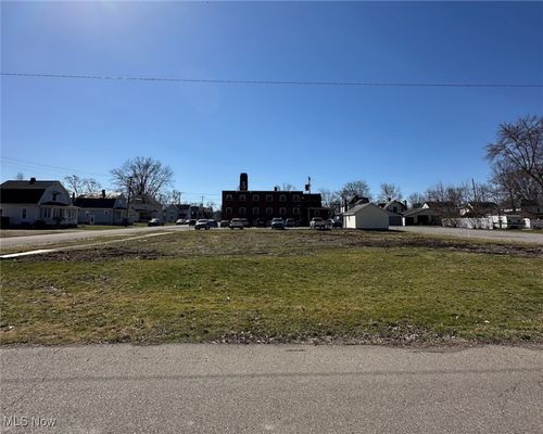555 N 16th St, Sebring, OH, 44672-1203 | Card Image