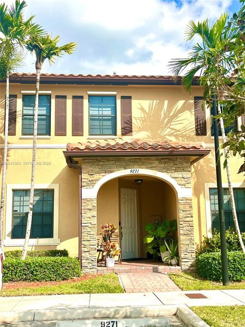 9271-9271 W 33rd Ln, Hialeah, FL, 33018-2067 | Card Image