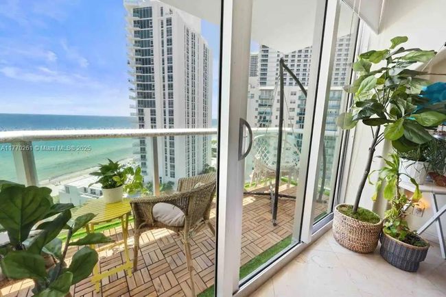 APT-14L - 3901 S Ocean Dr, Condo with 1 bedrooms, 2 bathrooms and null parking in Hollywood FL | Image 4