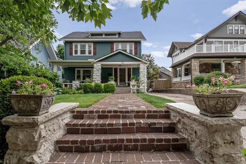 131 W 61st Ter, Kansas City, MO, 64113-1455 | Card Image
