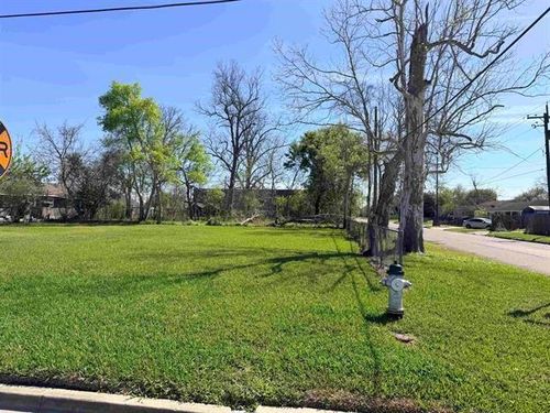 2485 Franklin St, Beaumont, TX, 77701-6735 | Card Image
