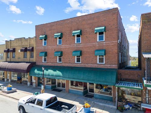 522 N Main St, Hillsville, VA, 24343-1787 | Card Image