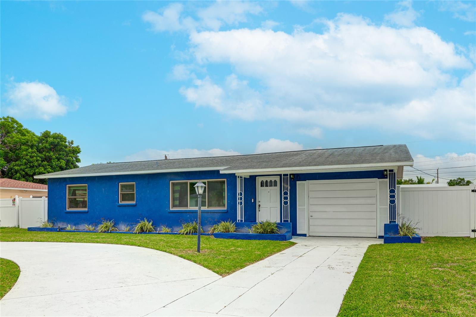 Orlando Cir, Bradenton, FL 34207