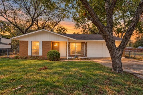 511 N Cherry St, Aubrey, TX, 76227-9432 | Card Image