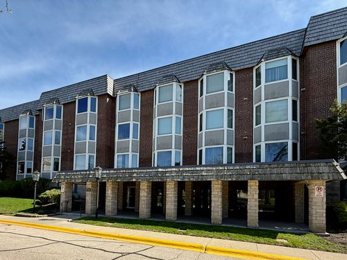 apt-3g-600 Thames Pkwy, Park Ridge, IL, 60068-3681 | Card Image