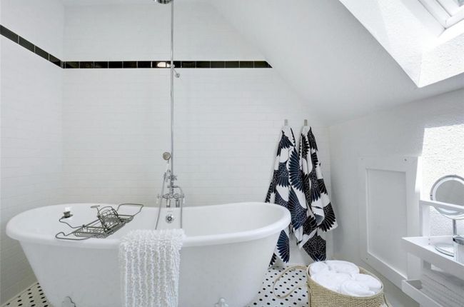 Full bathroom with a skylight, a soaking tub, and lofted ceiling | Image 26