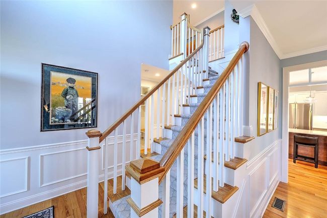Stairs and Foyer | Image 28